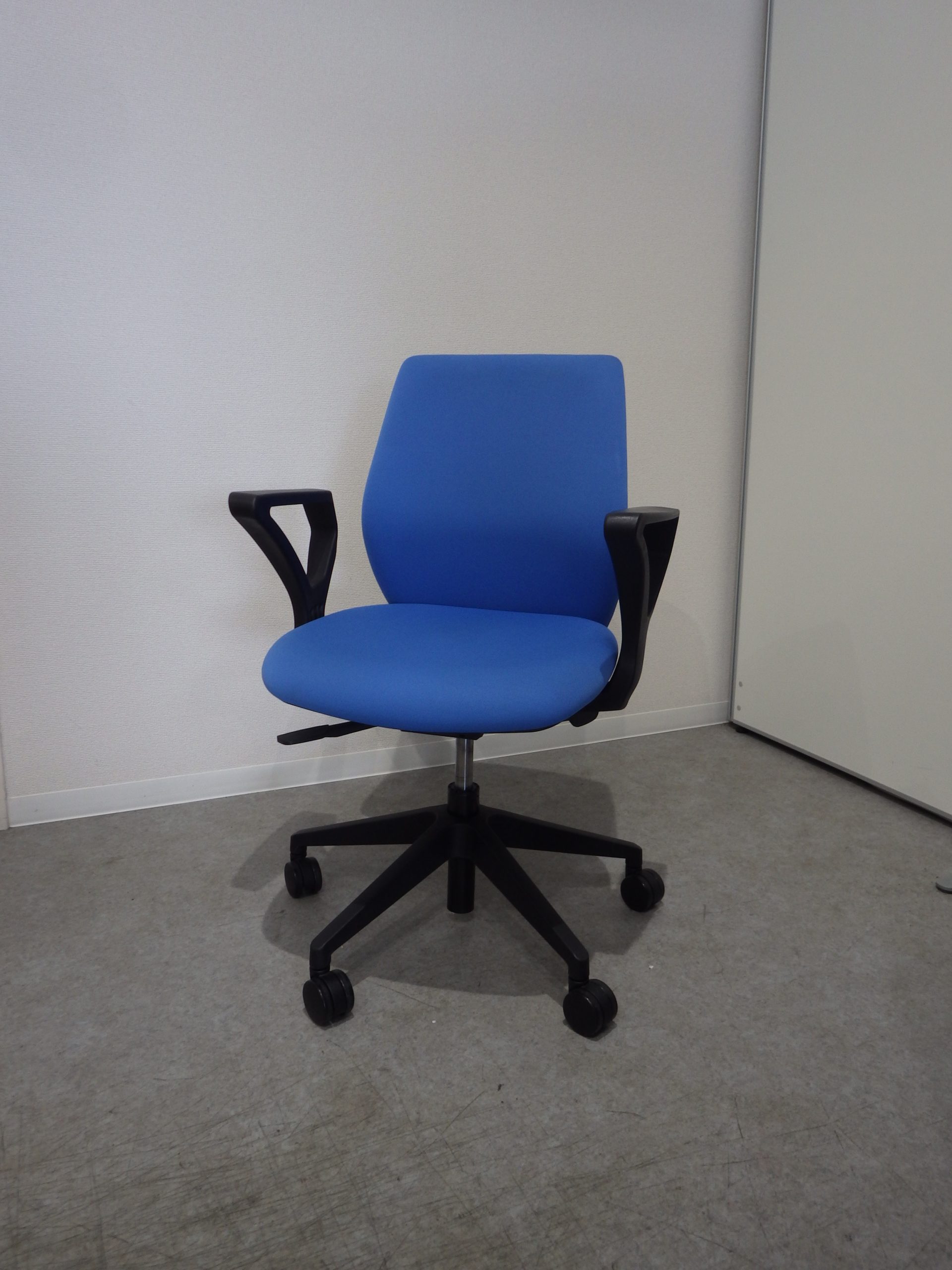 NCチェア(肘付)ブルー8