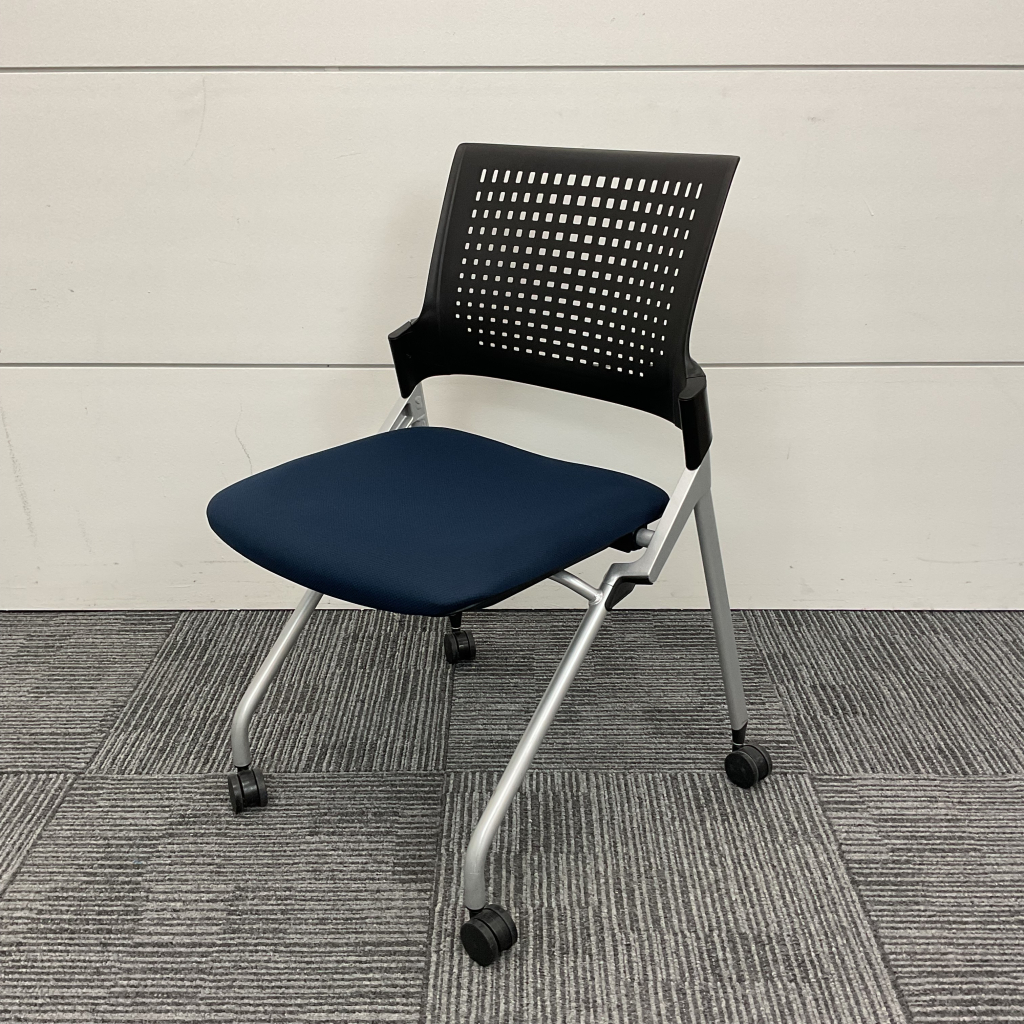 ミーティングチェア平行スタック カート付ネイビ1