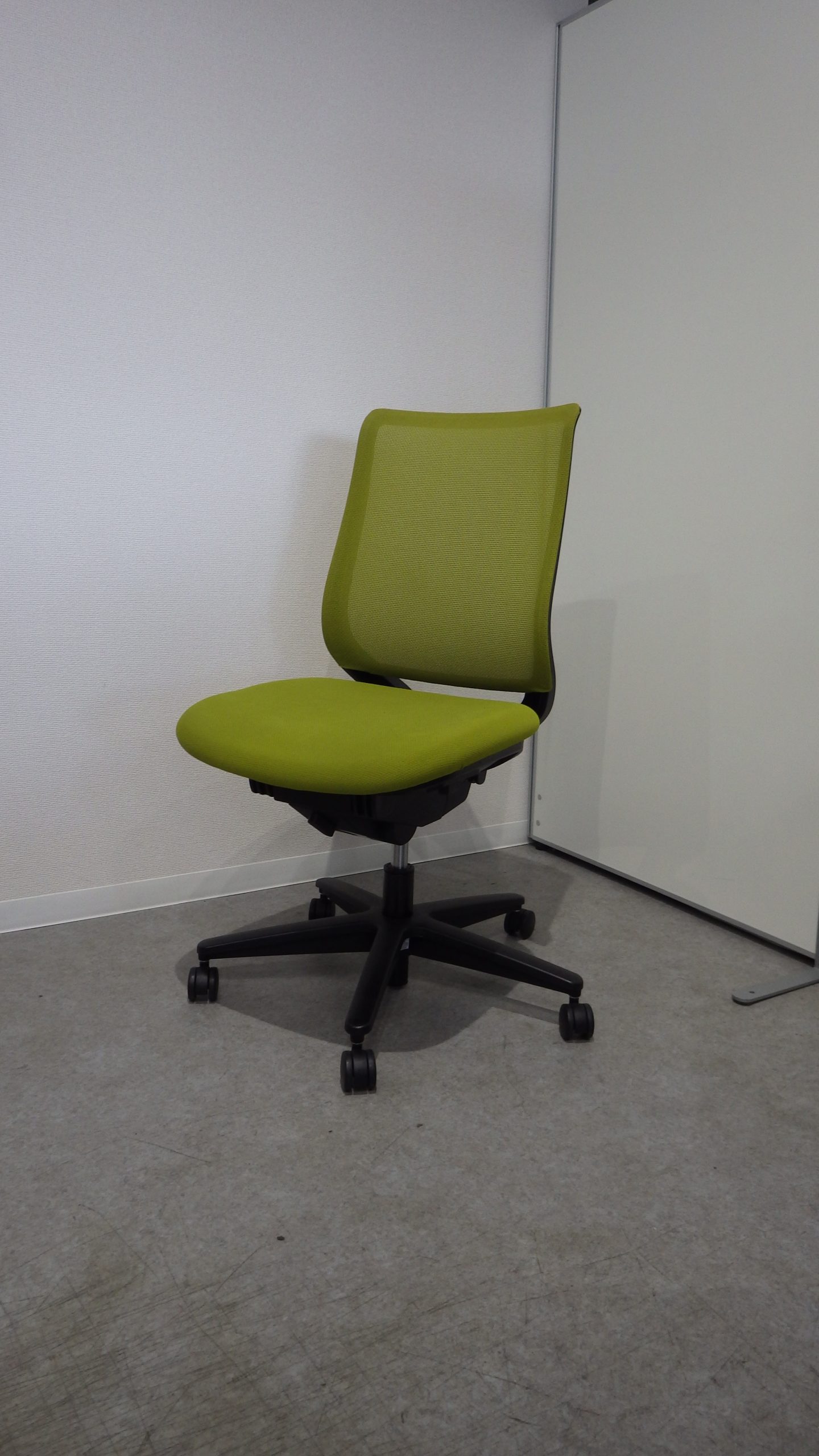 オフィスチェア肘無コクヨ ミトラグリーン8
