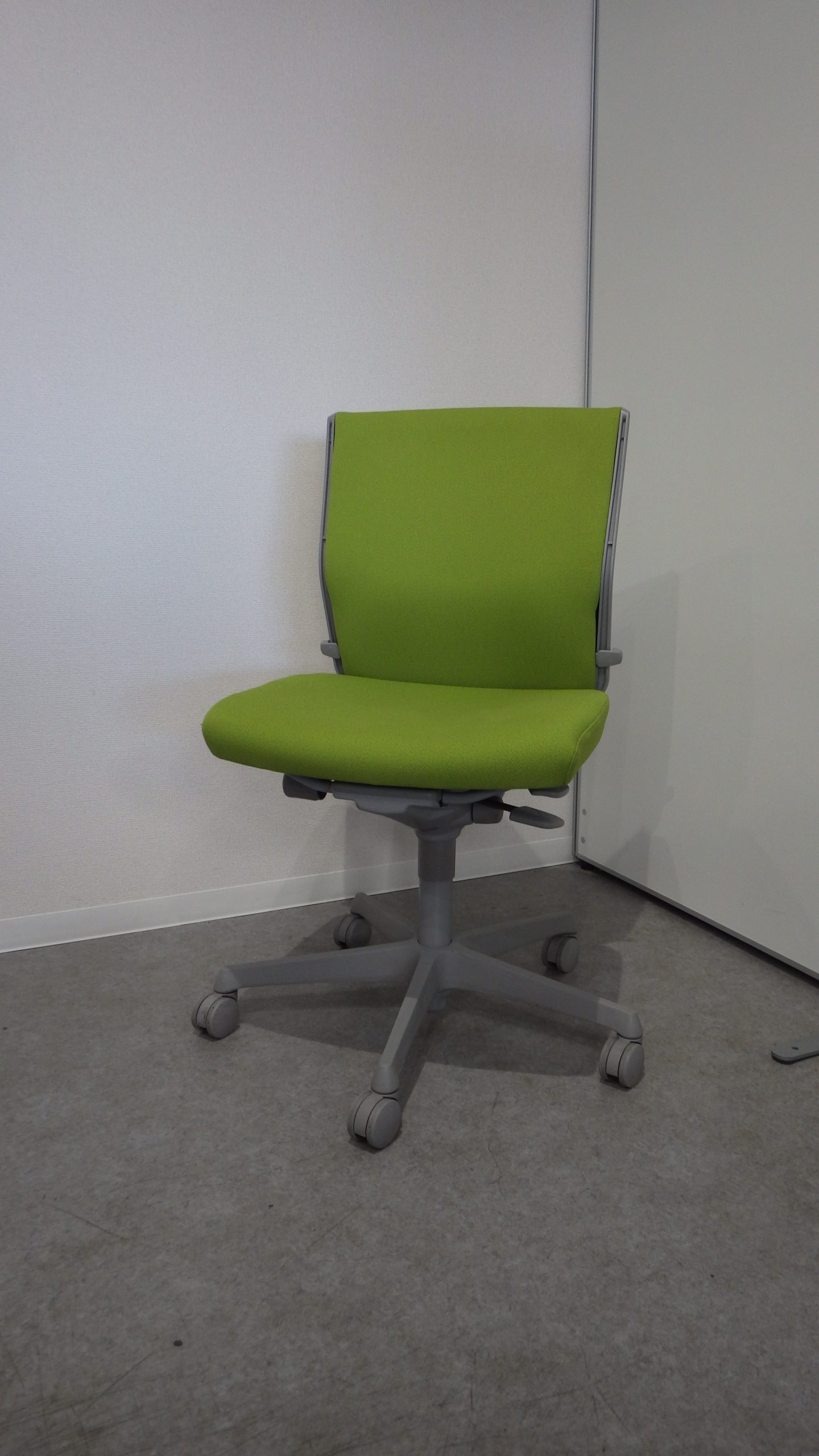 OAチェア 肘無 緑エスクード オカムラ8