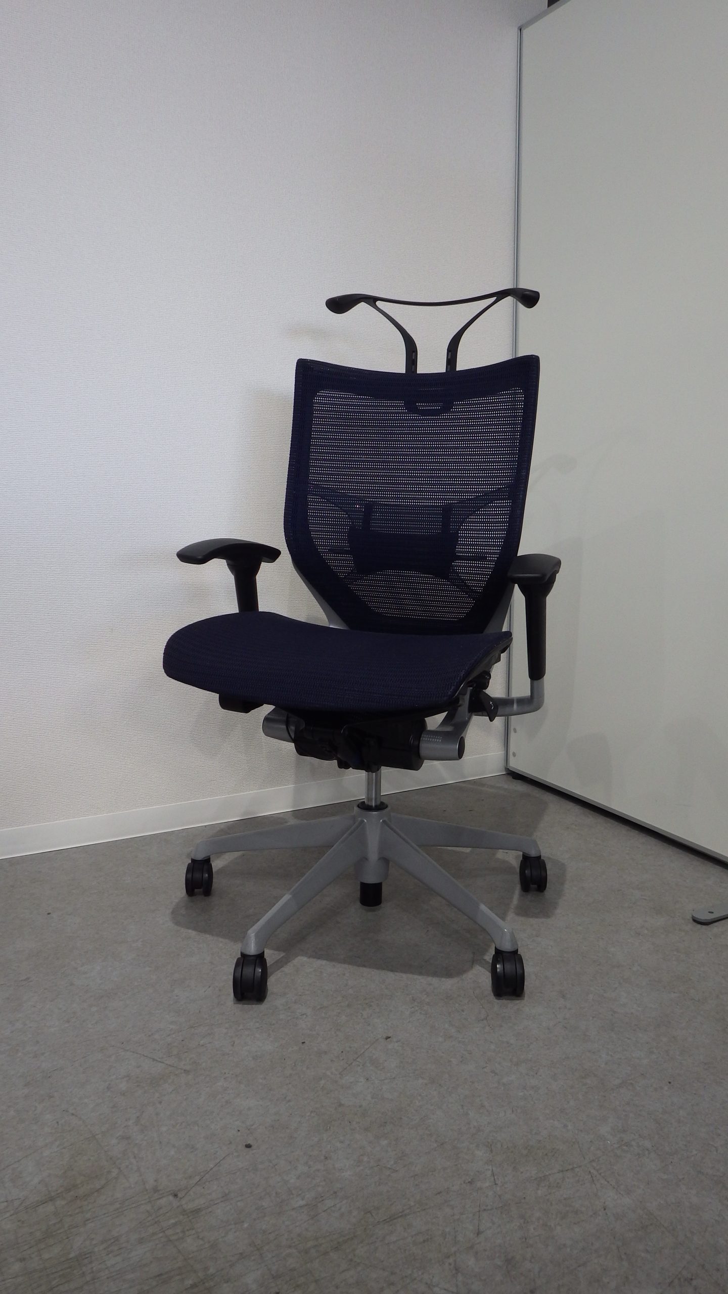 OAチェア肘付 ネイビーバロンオカムラ8