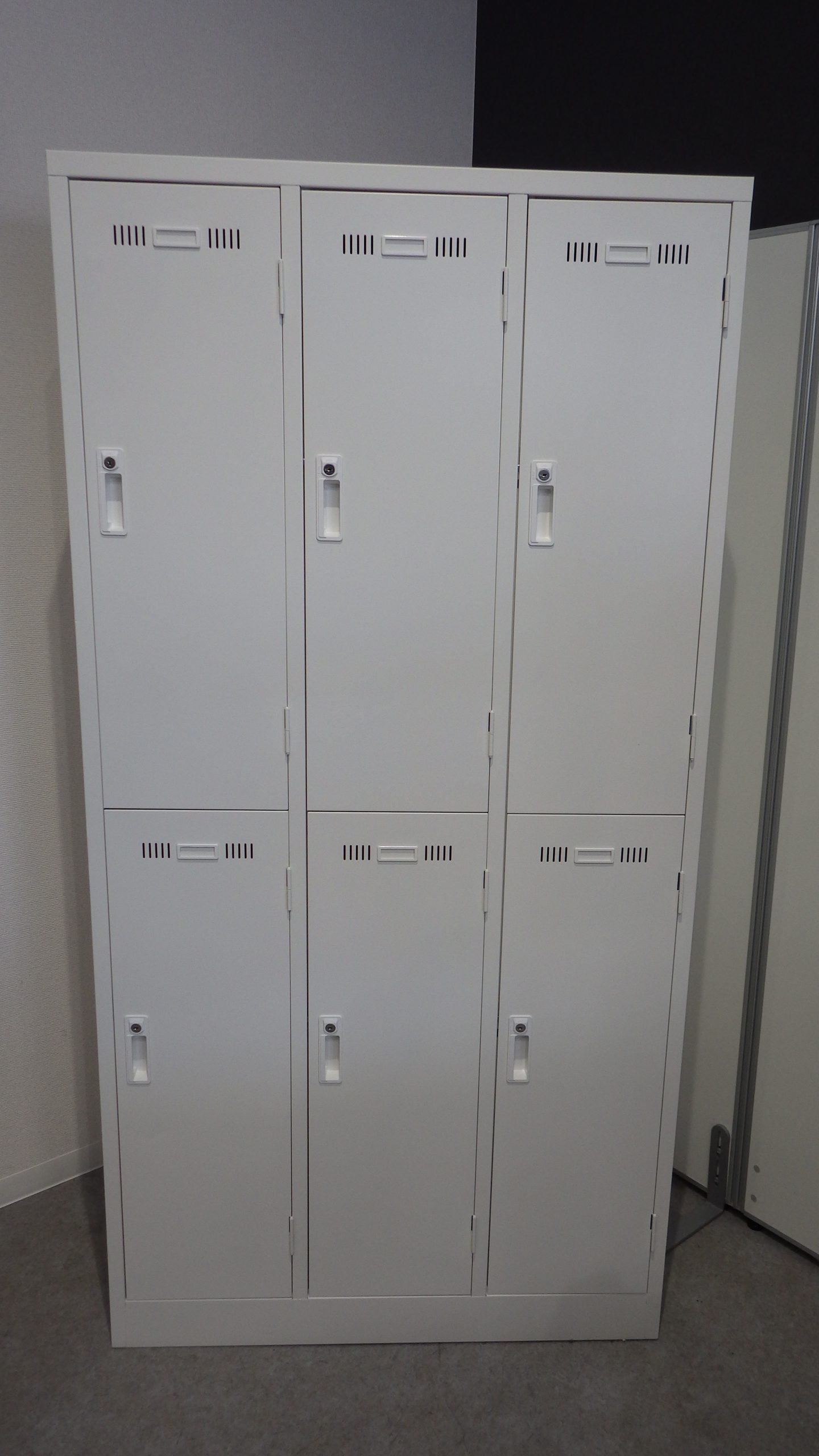 ★LION  6人用ロッカー入荷のお知らせ★