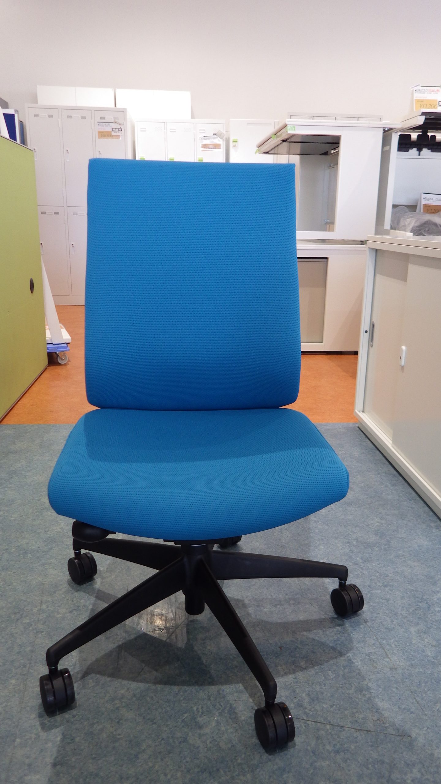 ★KOKUYO　オフィスチェア肘無ウィザード入荷のお知らせ★