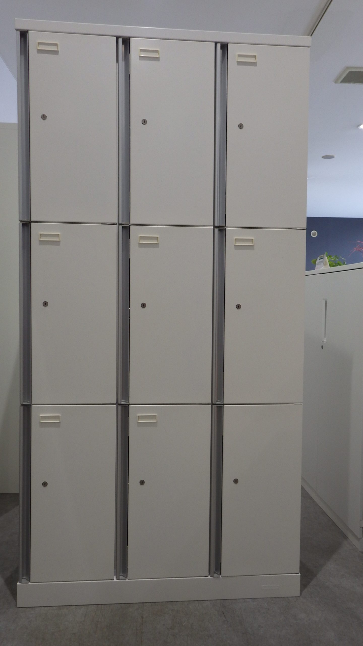 ★オカムラ ロッカー9人用入荷のお知らせ★