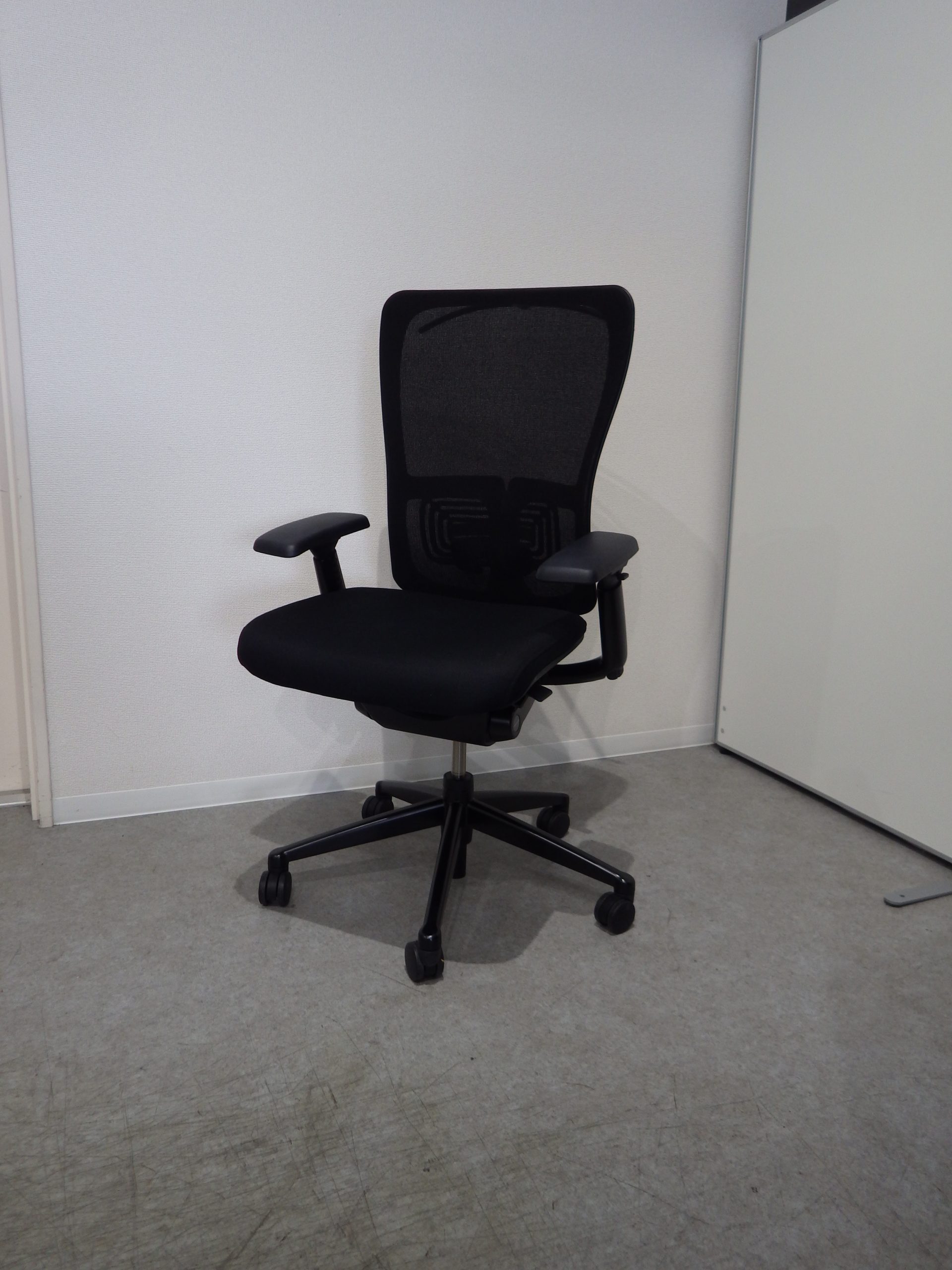 オフィスチェア 肘付 Haworth  ZODY8