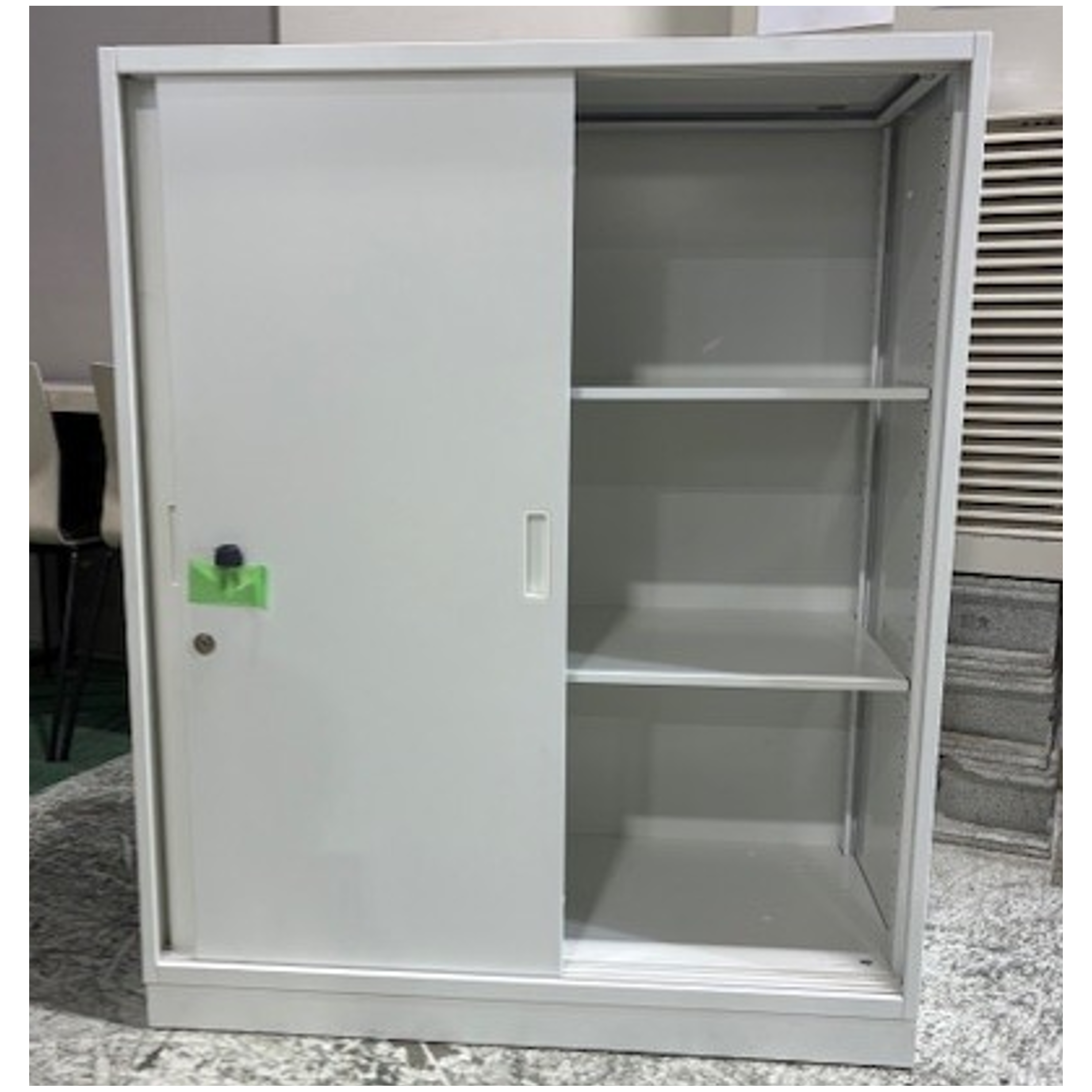 🆕新入荷のお知らせ｜中古コクヨ製「引違書庫 3段」入荷！📦✨