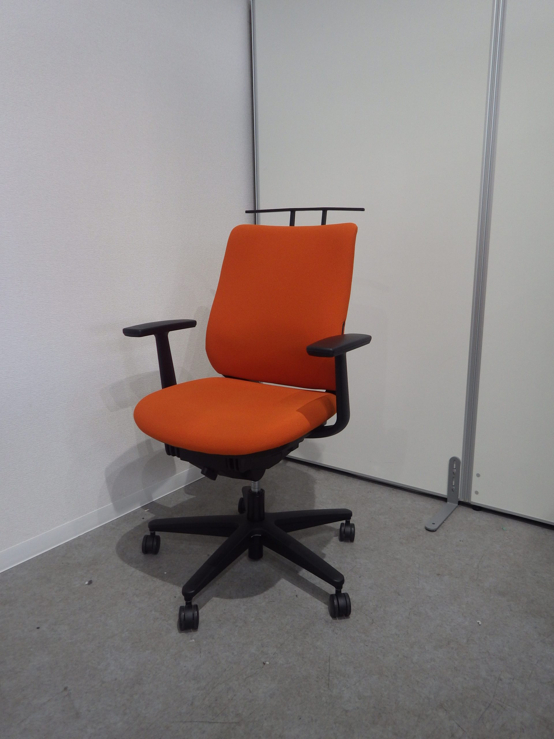 ★KOKUYO　オフィスチェア（肘付きハンガー付き）入荷のお知らせ★