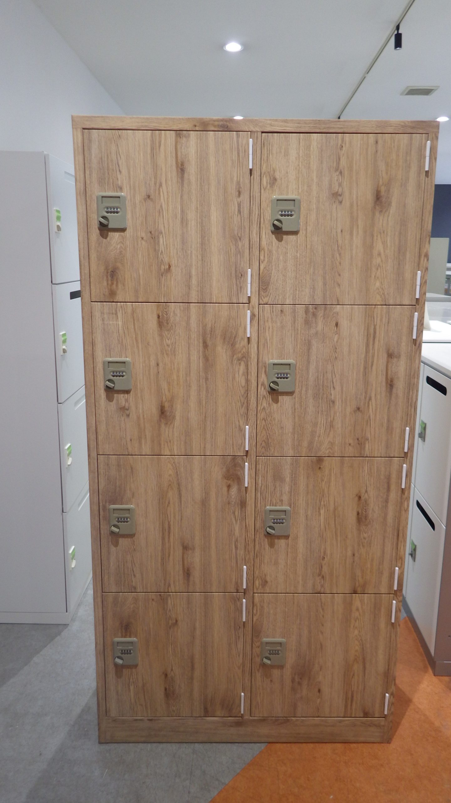 ★パーソナルロッカー8人用(木目調)入荷のお知らせ★