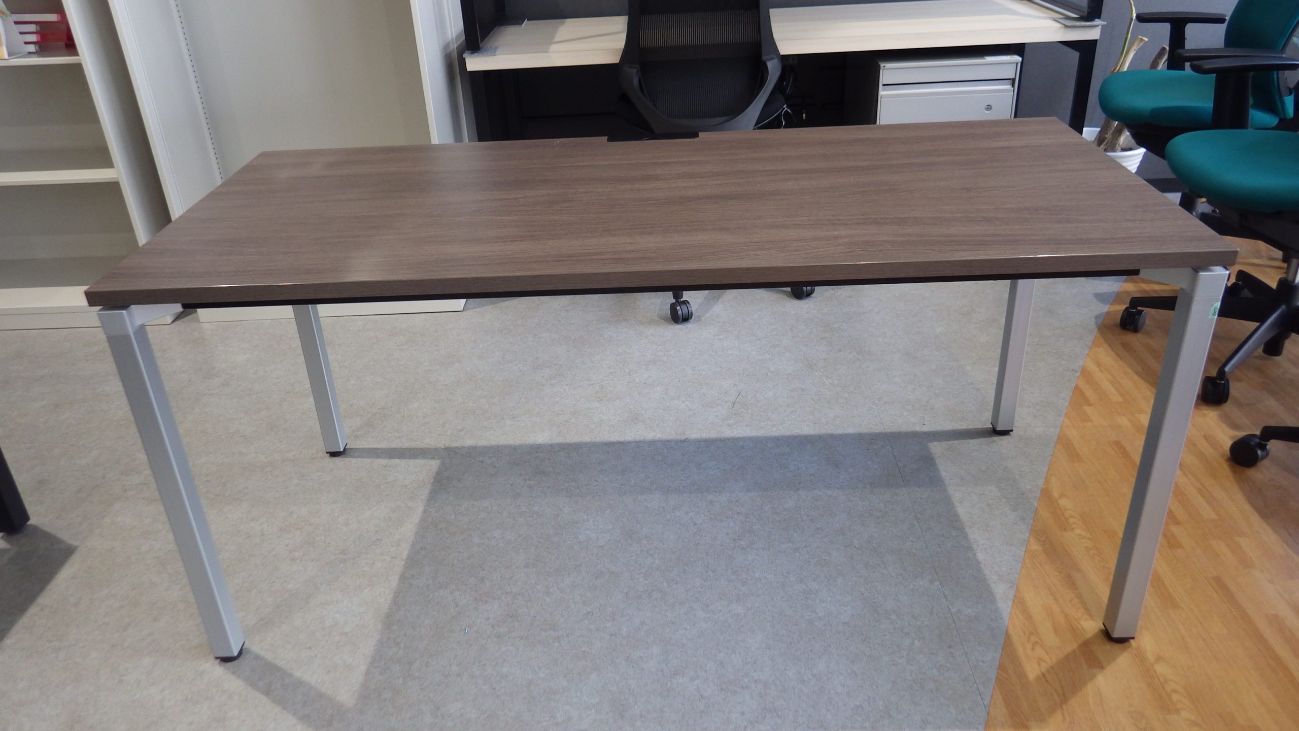 ★デスクテーブル入荷のお知らせ★