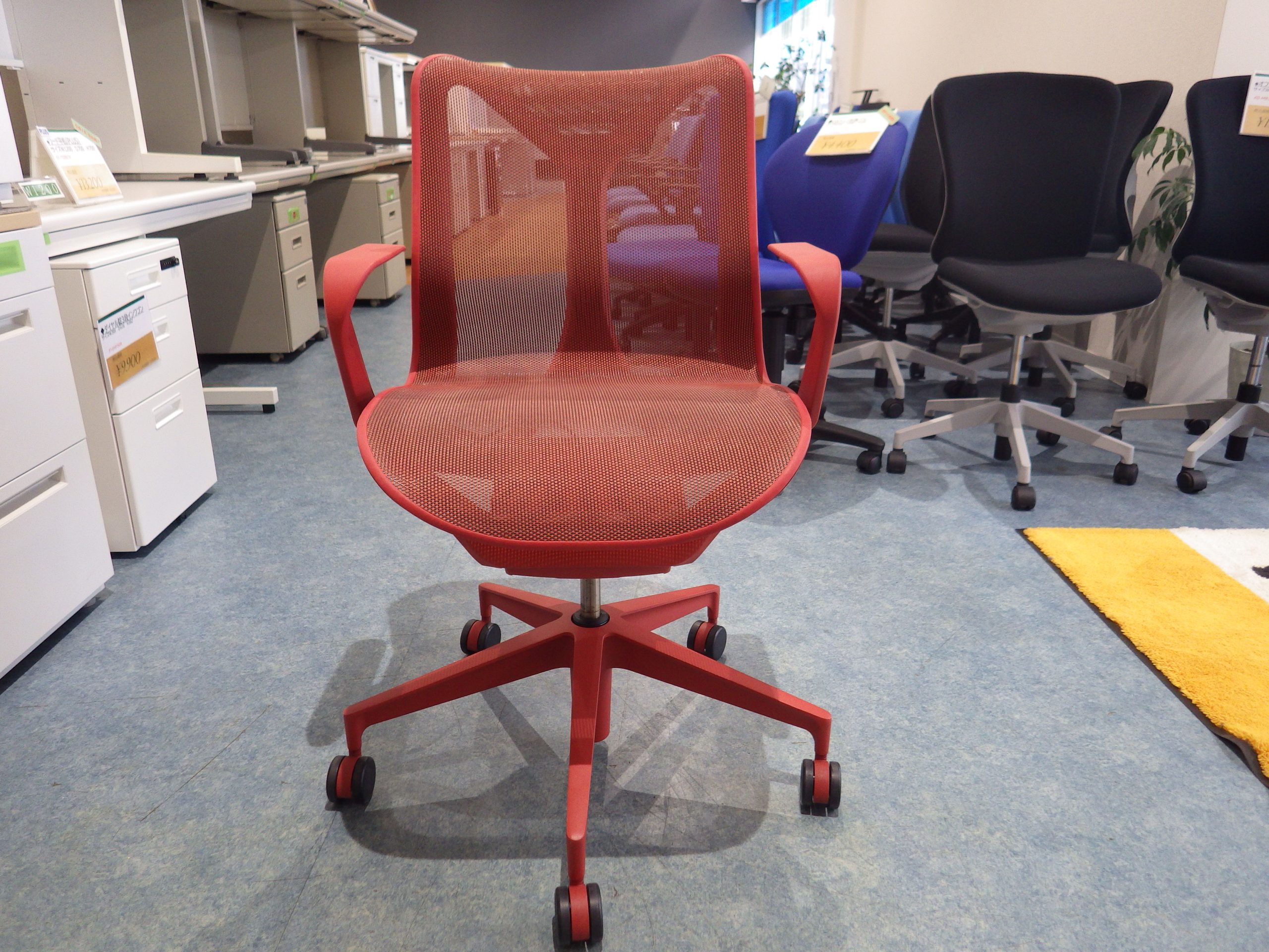 ★HermanMiller OAチェア肘付(赤)のご紹介★