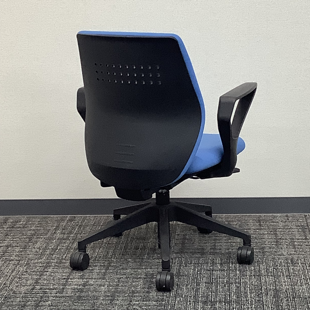 NCチェア(肘付)ブルー3