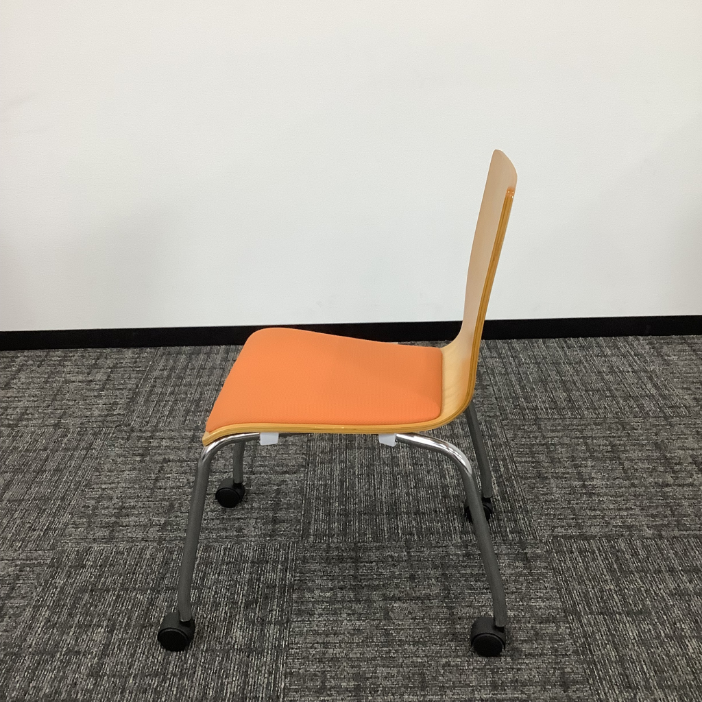 プライウッドキャスターチェア オレンジ5