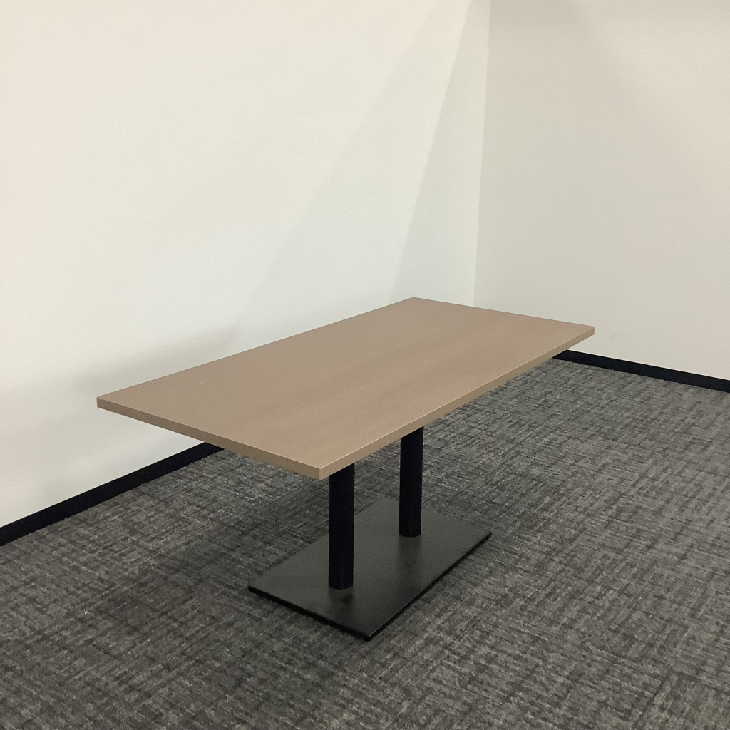 商談テーブル(W1800×D800 脚シルバー)3