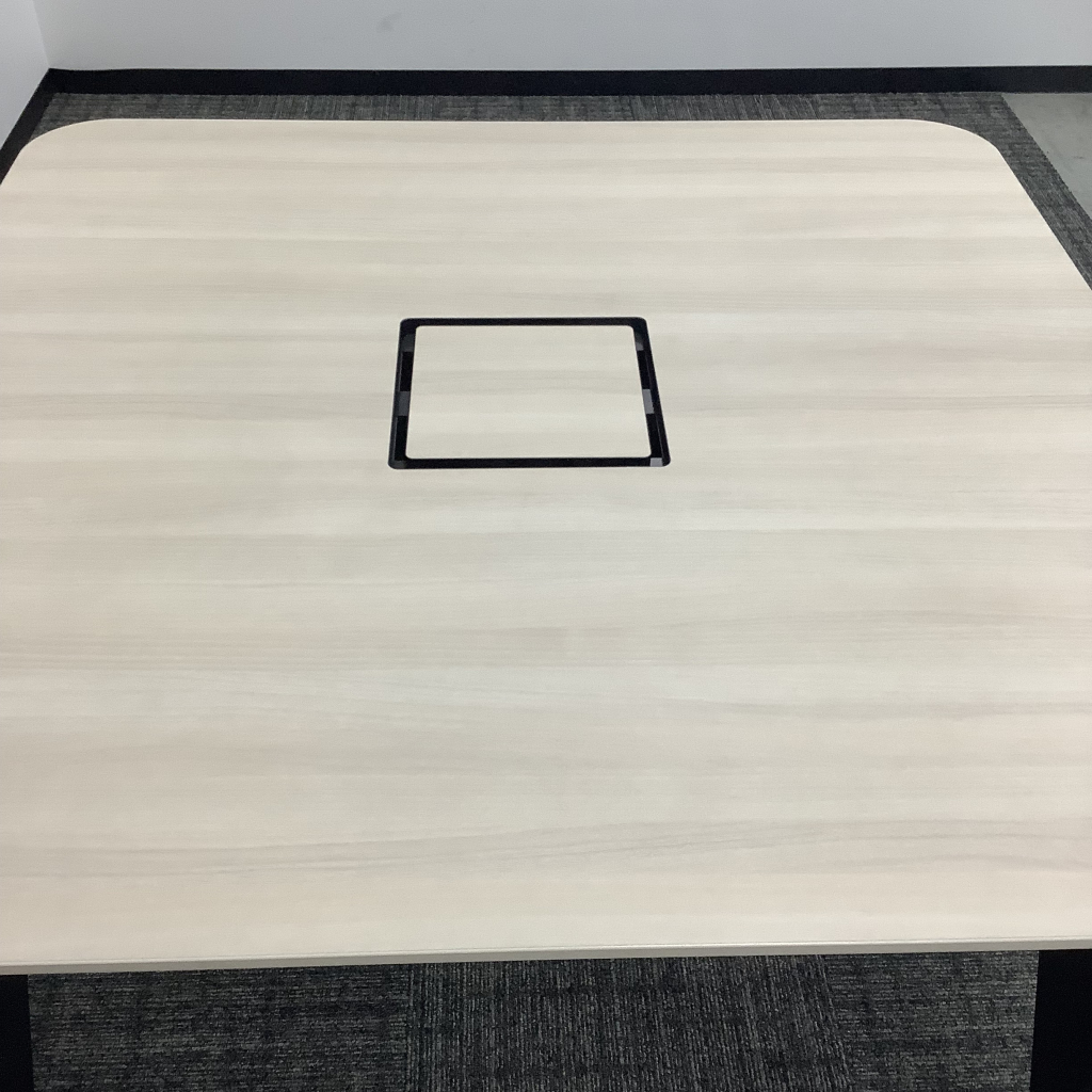 スクエアテーブル1200*1200 オカムラ4