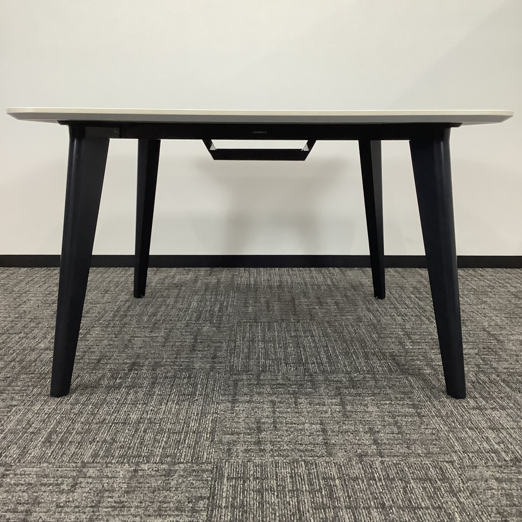 スクエアテーブル1200*1200 オカムラ7