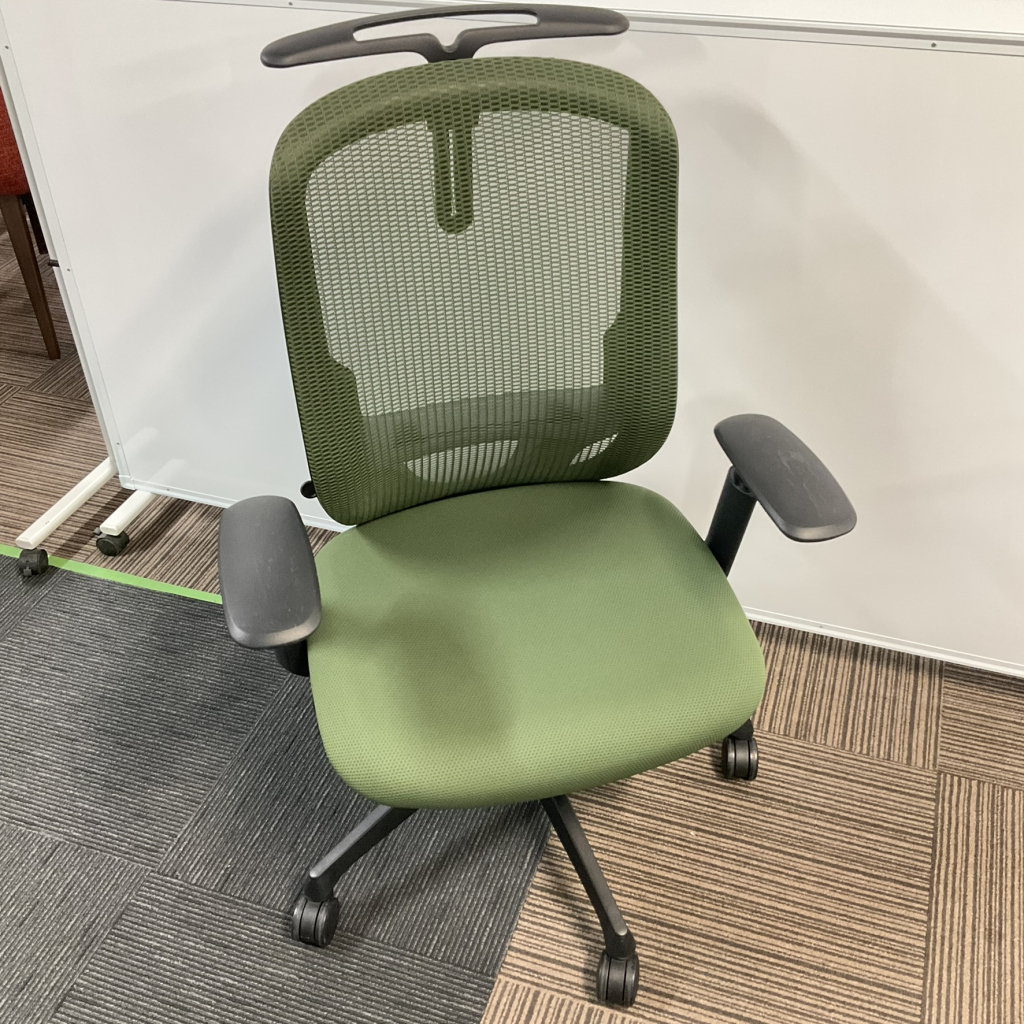 OAチェア(肘付)背メッシュ ハンガー付1