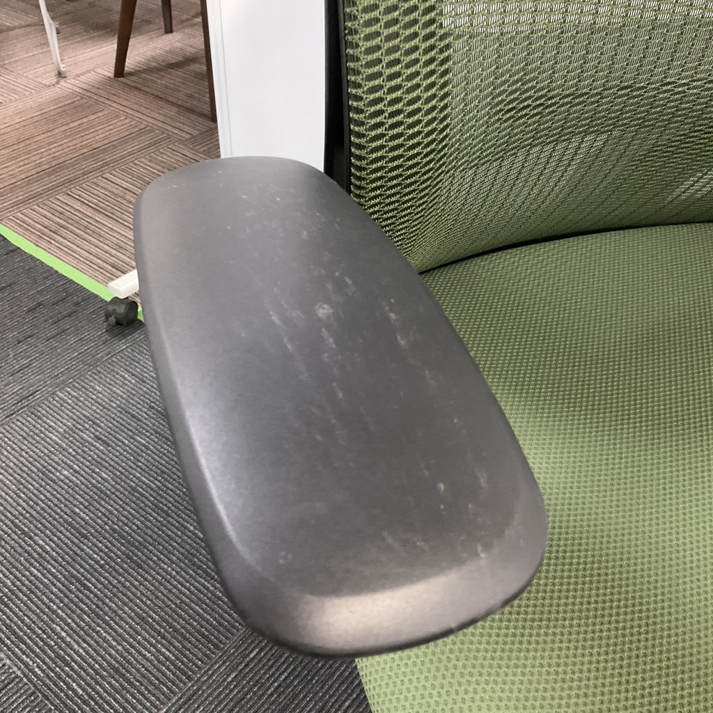 OAチェア(肘付)背メッシュ ハンガー付2