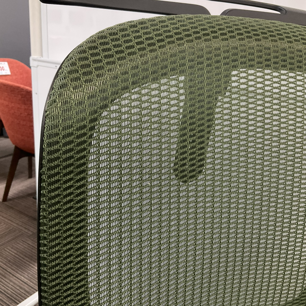 OAチェア(肘付)背メッシュ ハンガー付3