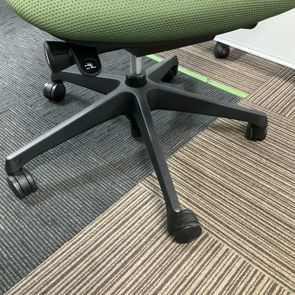 OAチェア(肘付)背メッシュ ハンガー付6