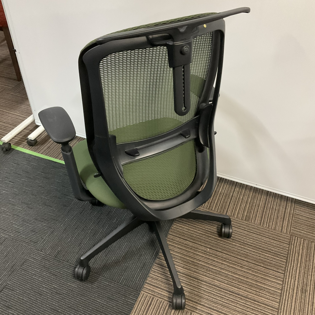 OAチェア(肘付)背メッシュ ハンガー付8