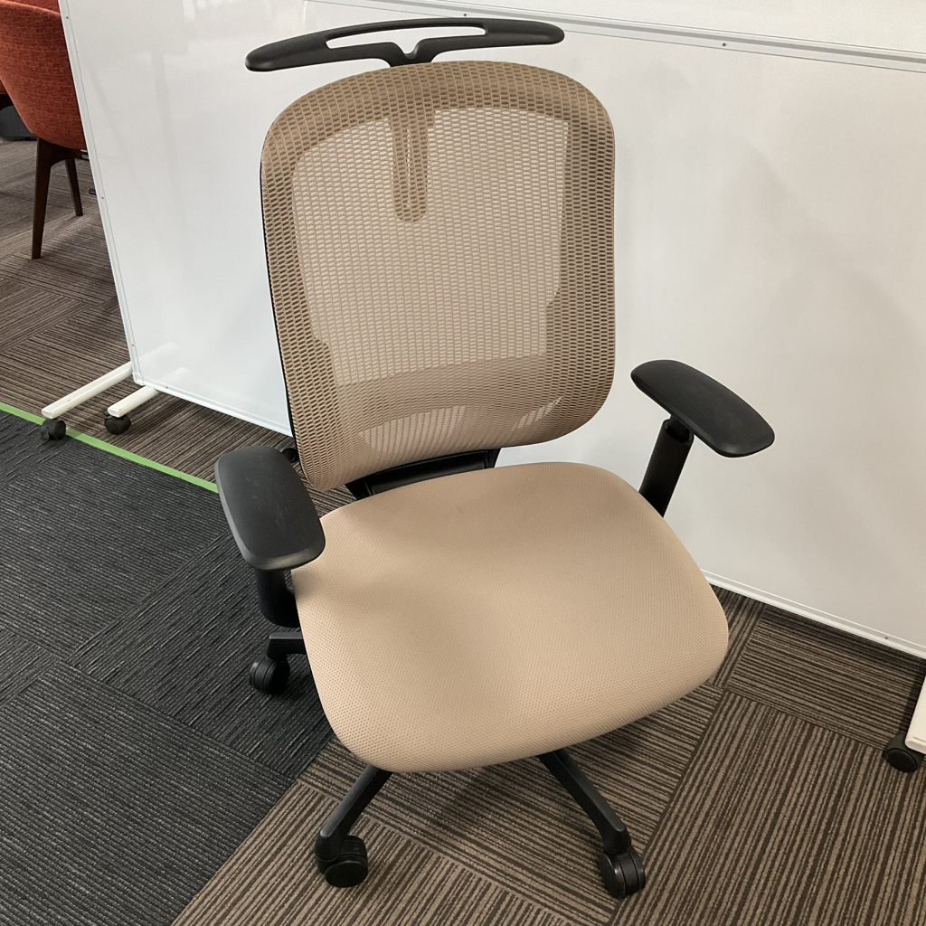 OAチェア(肘付)背メッシュ ハンガー付1