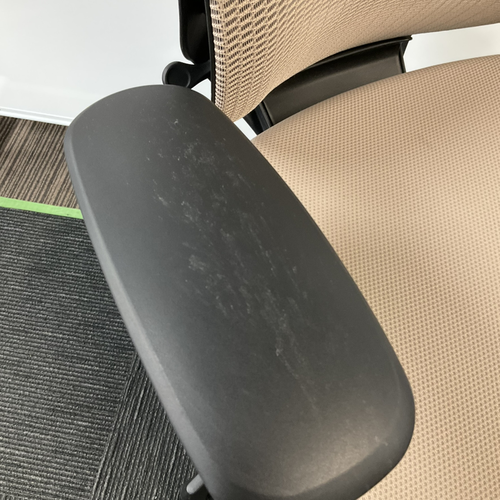 OAチェア(肘付)背メッシュ ハンガー付2