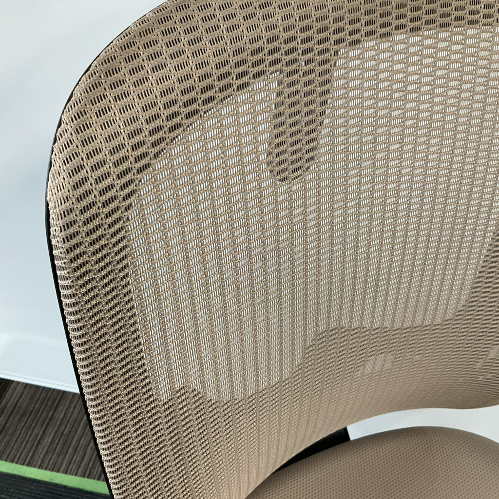 OAチェア(肘付)背メッシュ ハンガー付3