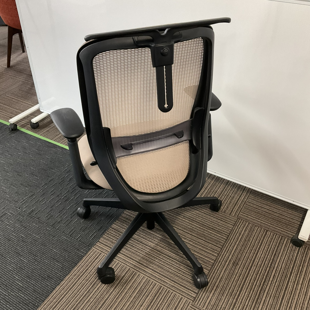 OAチェア(肘付)背メッシュ ハンガー付8