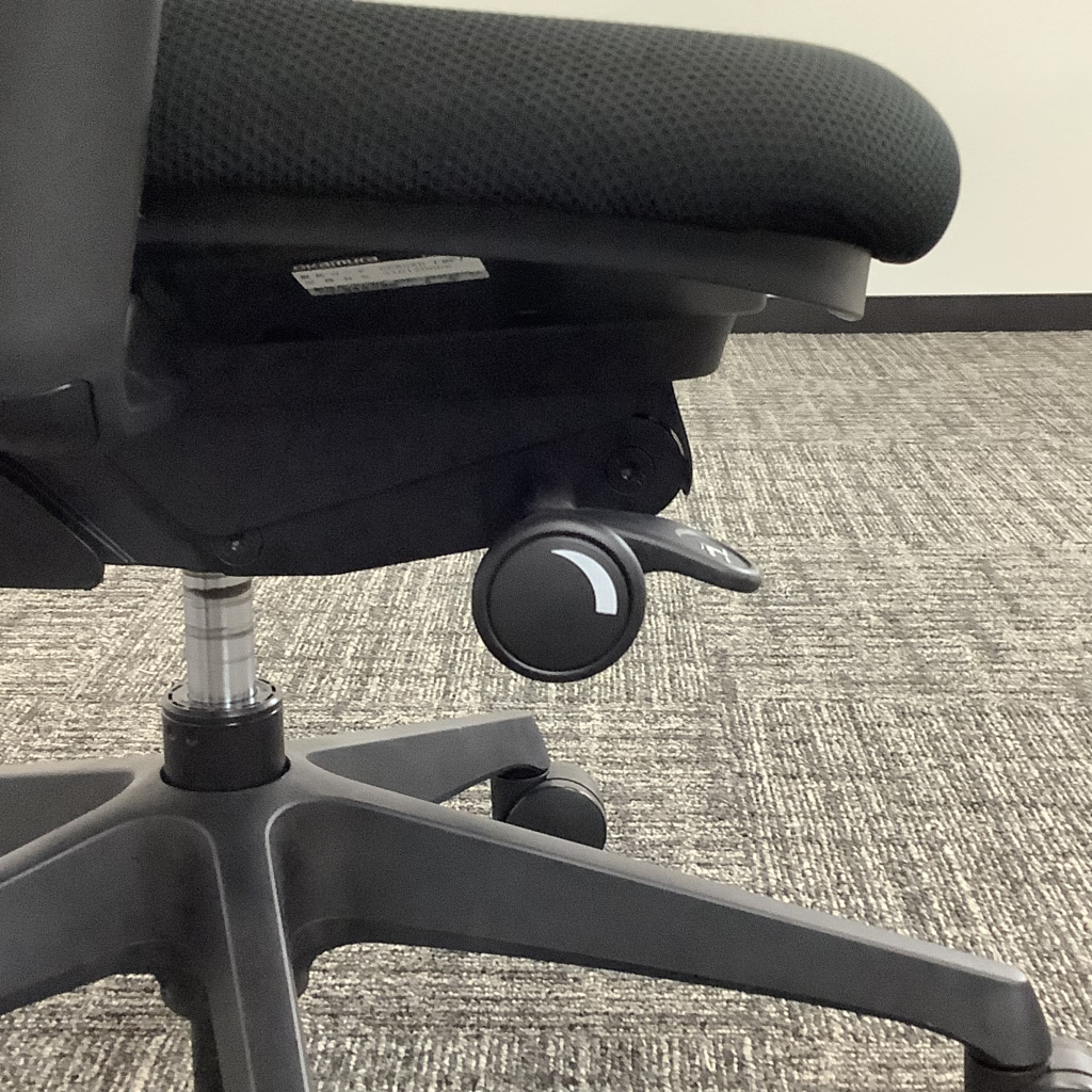 オフィスチェア肘付オカムラシルフィー6