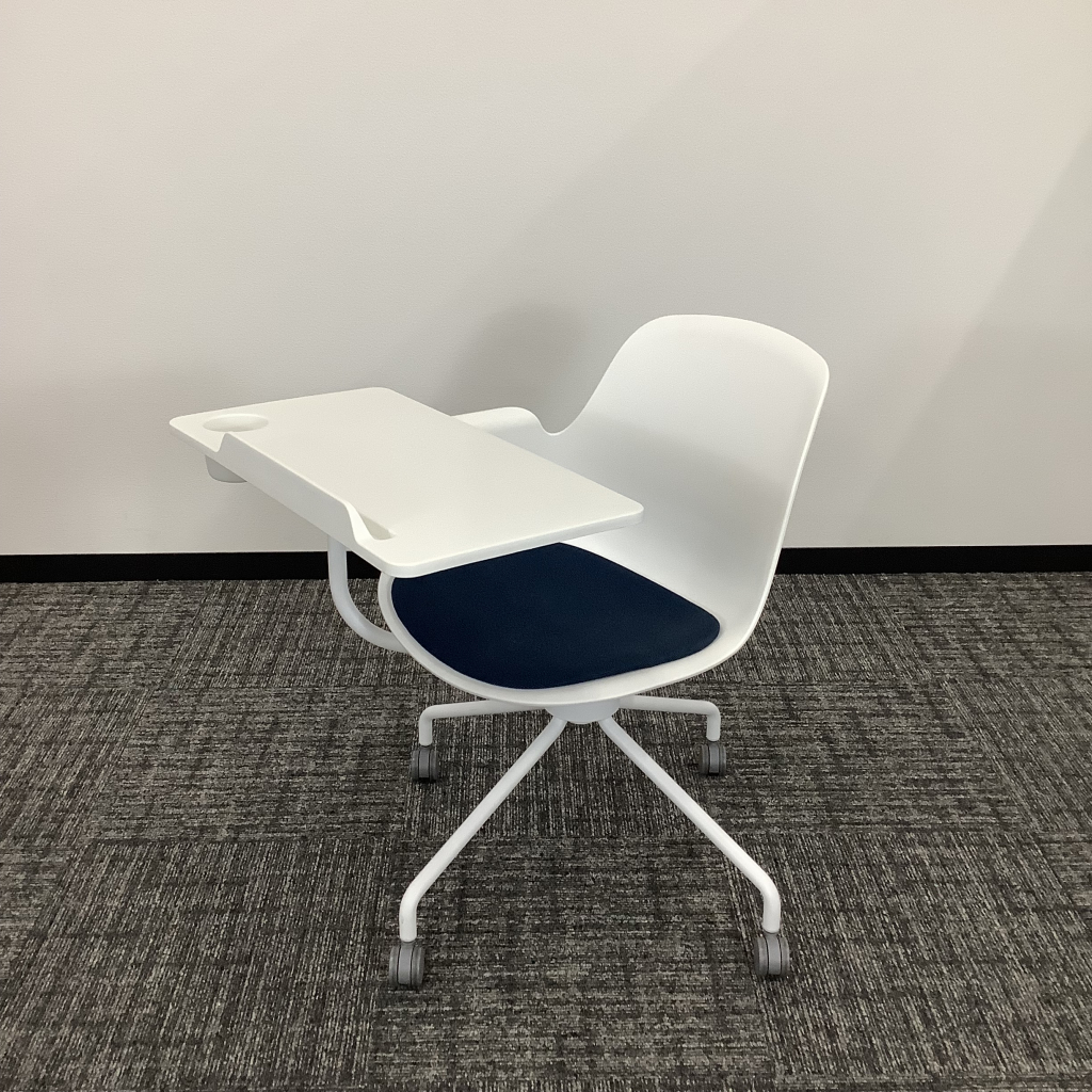 ミーティングチェア肘付コクヨオールインワンブルー3