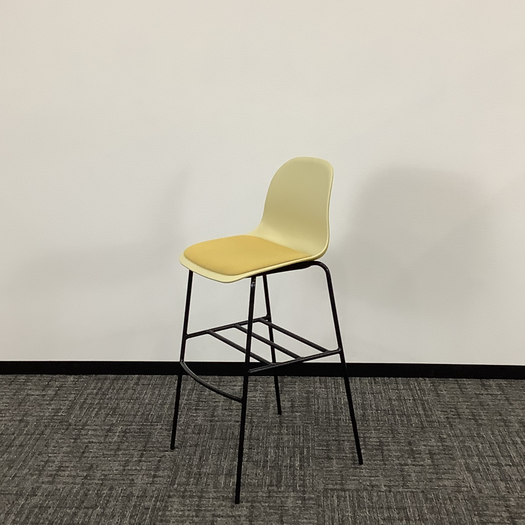ハイチェア イエロー・脚ブラック3