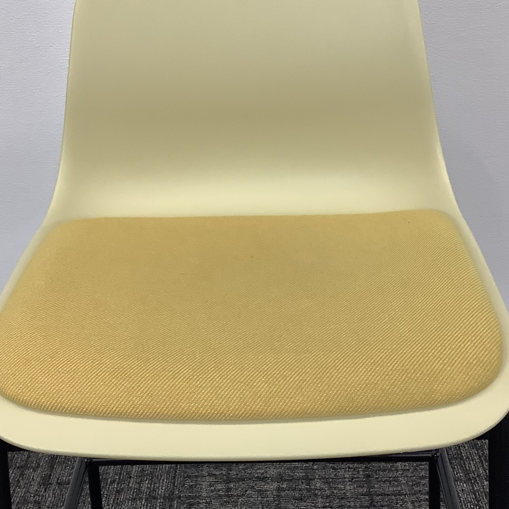 ハイチェア イエロー・脚ブラック8