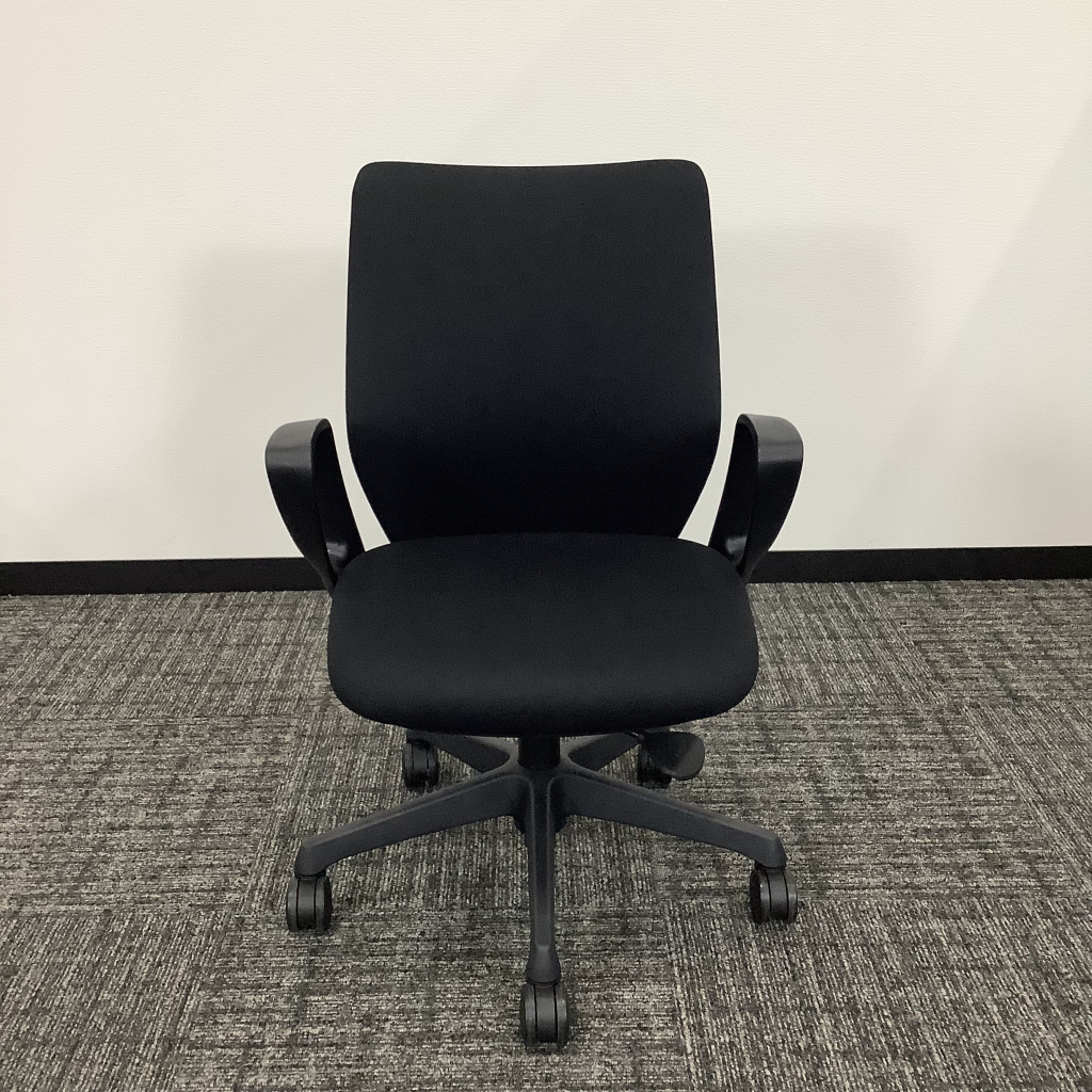 オフィスチェア肘有オカムラCG-Mシリーズブラック2