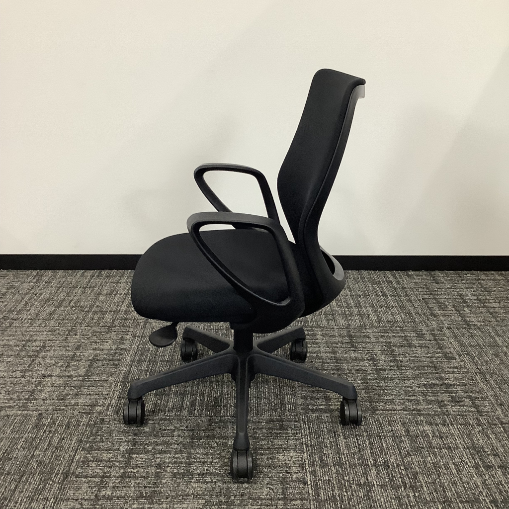オフィスチェア肘有オカムラCG-Mシリーズブラック4