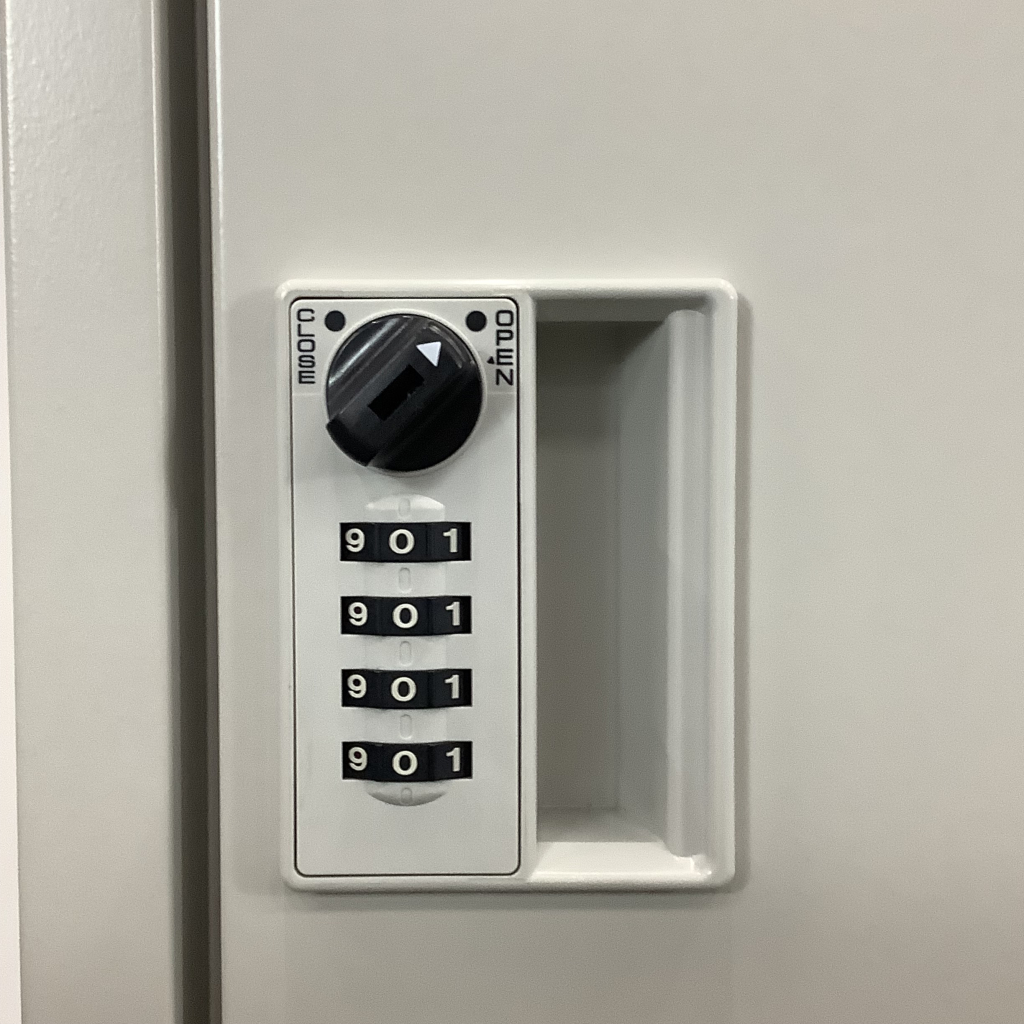 ロッカー4人用オカムラ6