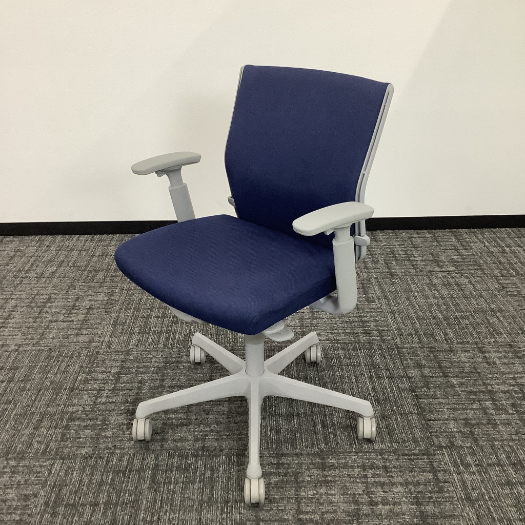 OAチェアエスクード稼働肘付 青オカムラ3