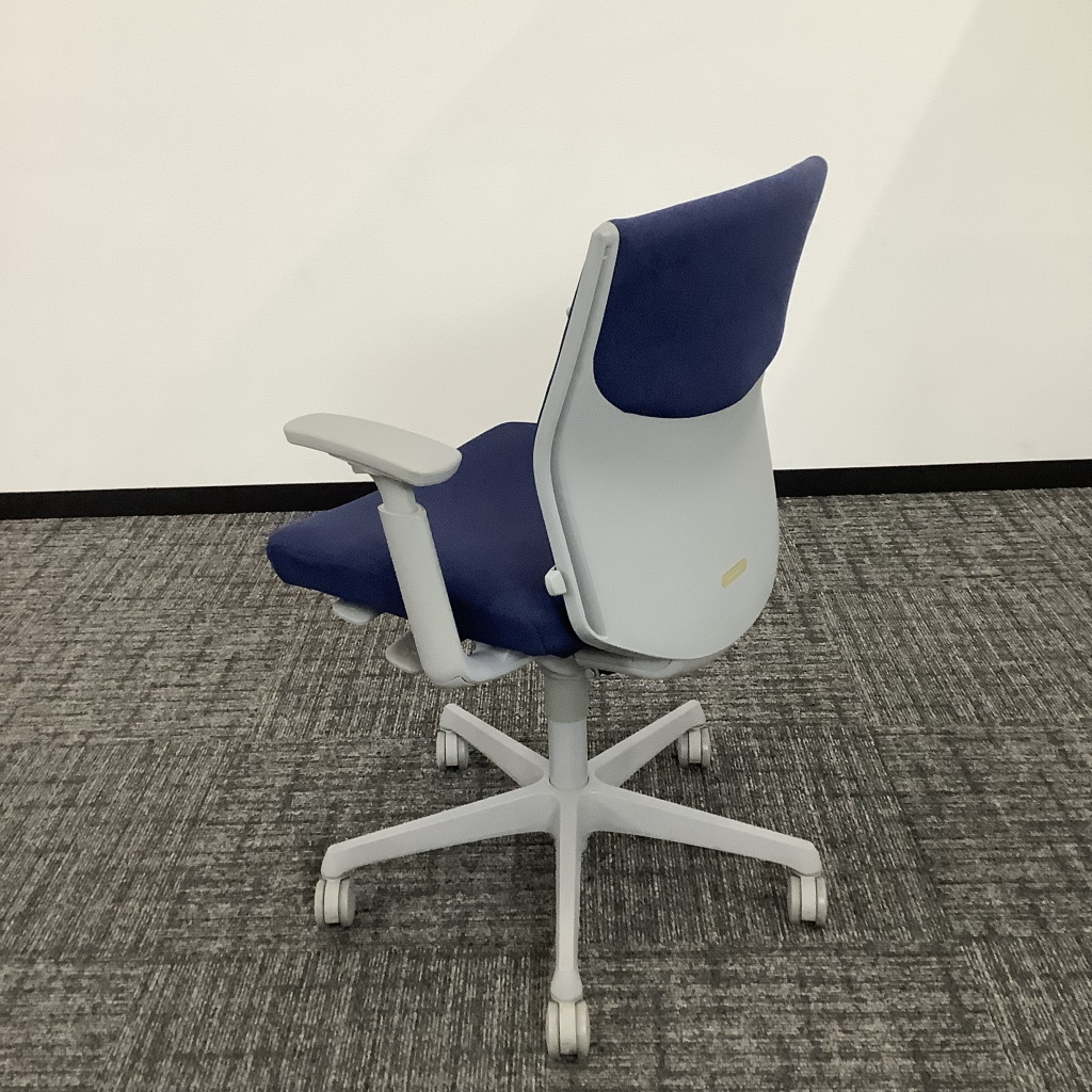 OAチェアエスクード稼働肘付 青オカムラ5