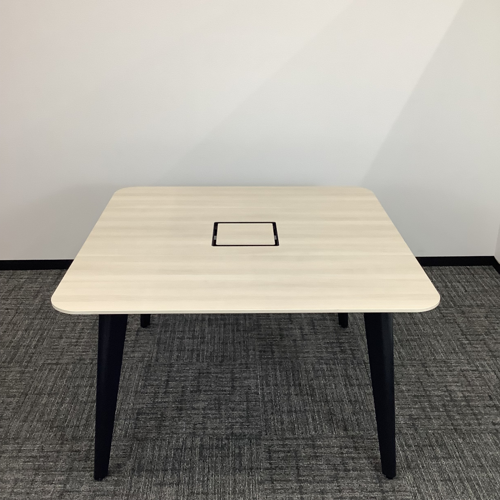 スクエアテーブル1200*1200 オカムラ2