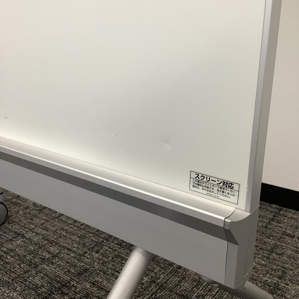 ホワイトボードキャスター付B品 オカムラ4
