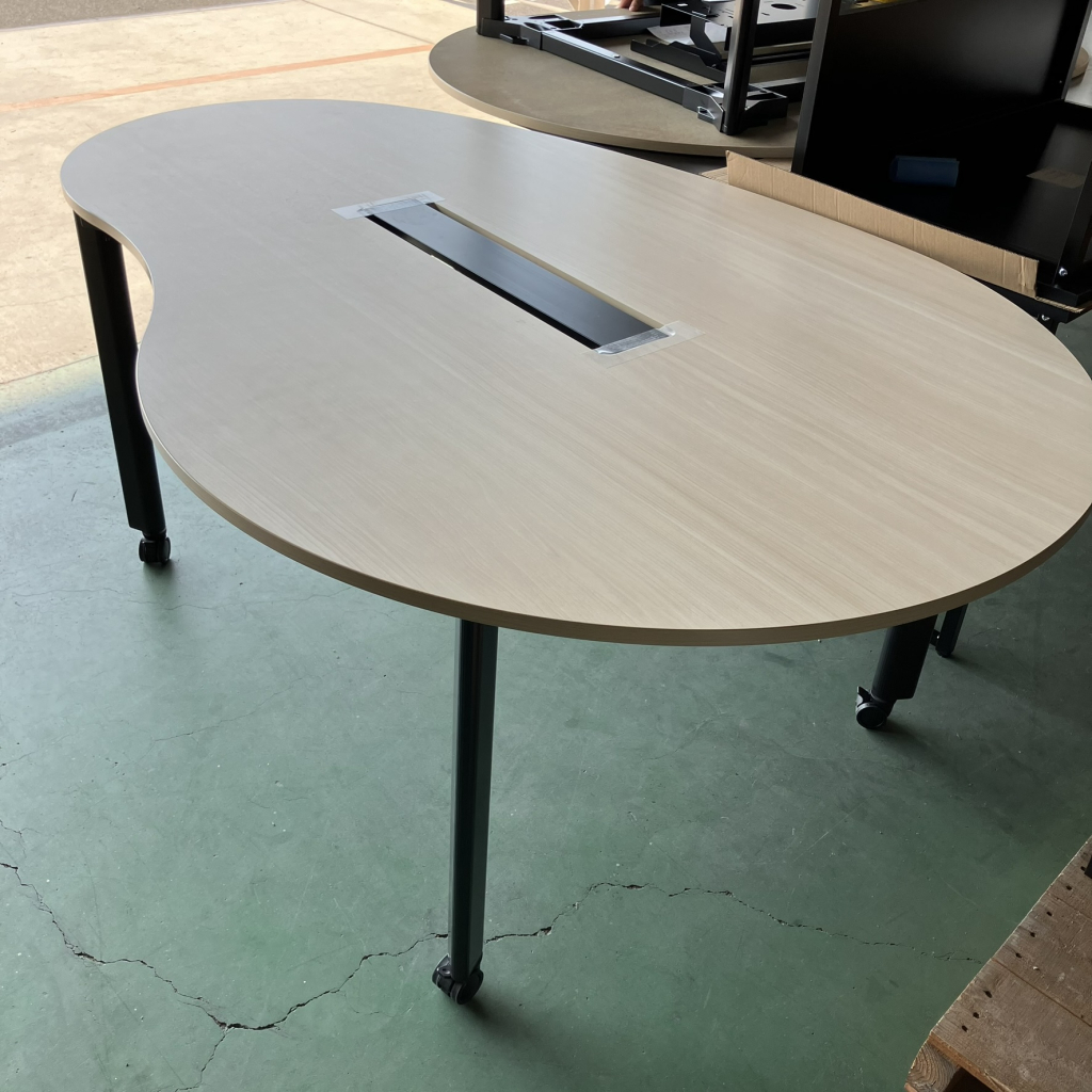 ミーティングテーブルW1800 ウチダコモンズ1