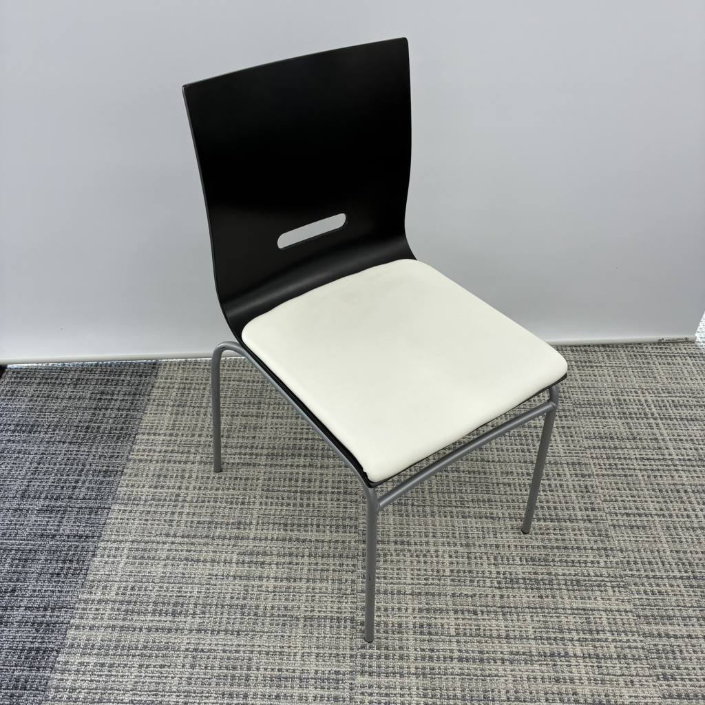 スタッキングチェア1