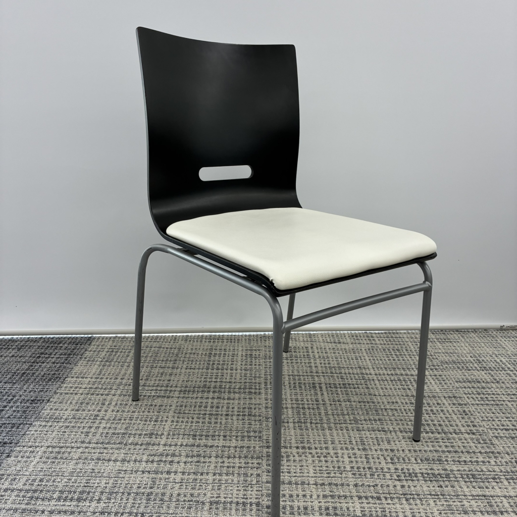 スタッキングチェア2