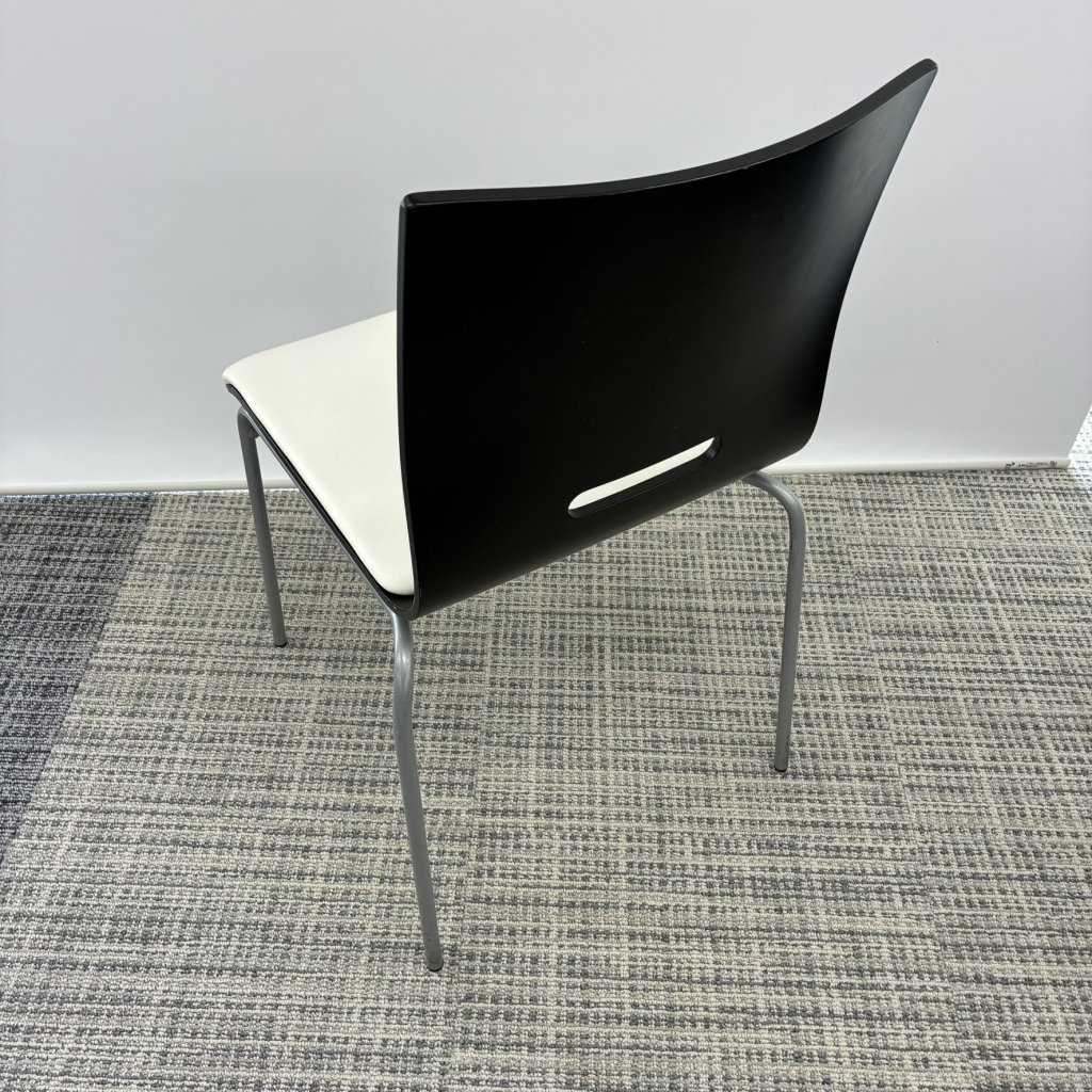 スタッキングチェア3