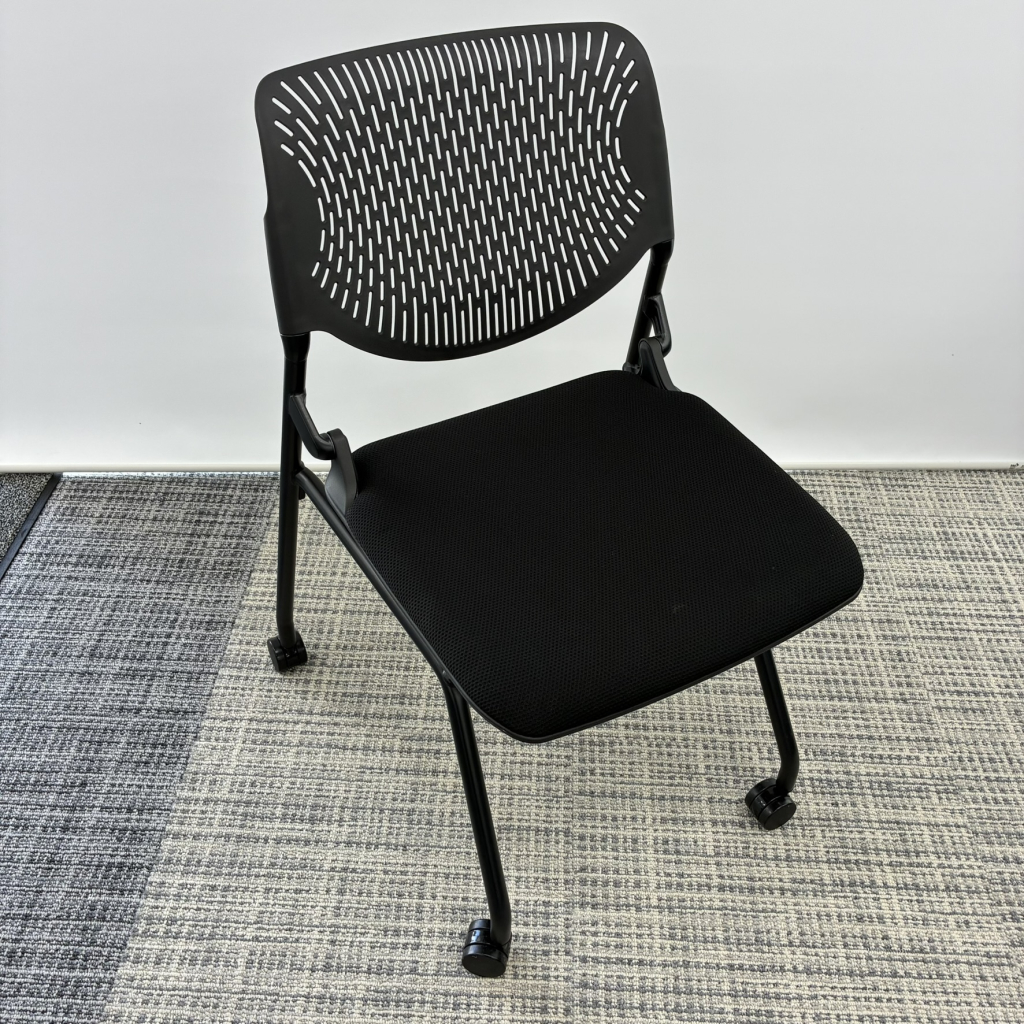 ミーティングチェア キャスター付 オカムラ1