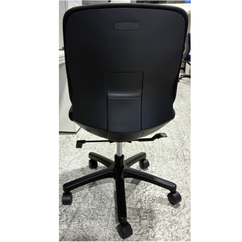 オフィスチェアトルテRブラック2