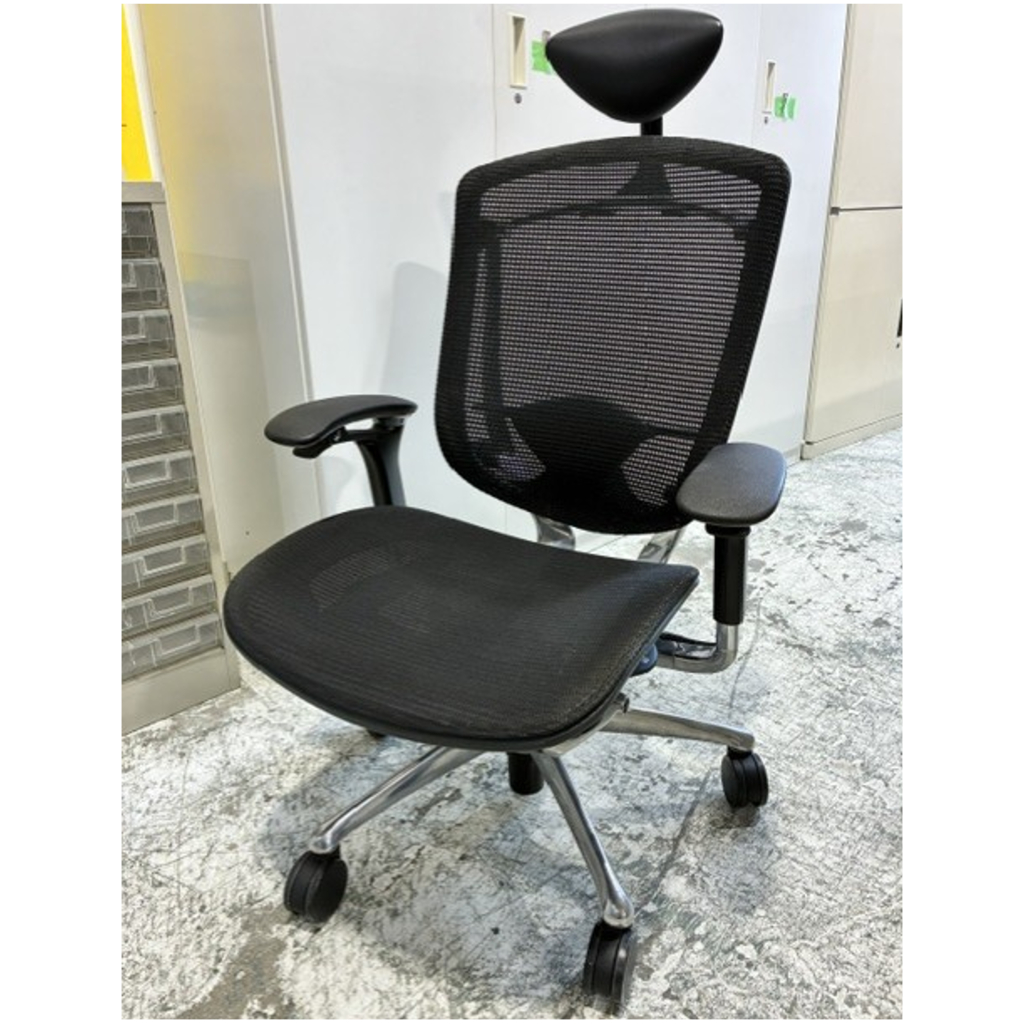 オフィスチェアコンテッサ肘付ブラック1