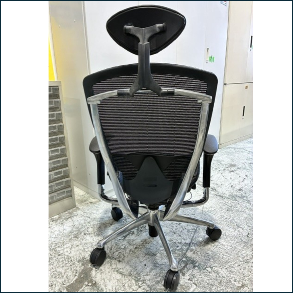 オフィスチェアコンテッサ肘付ブラック2