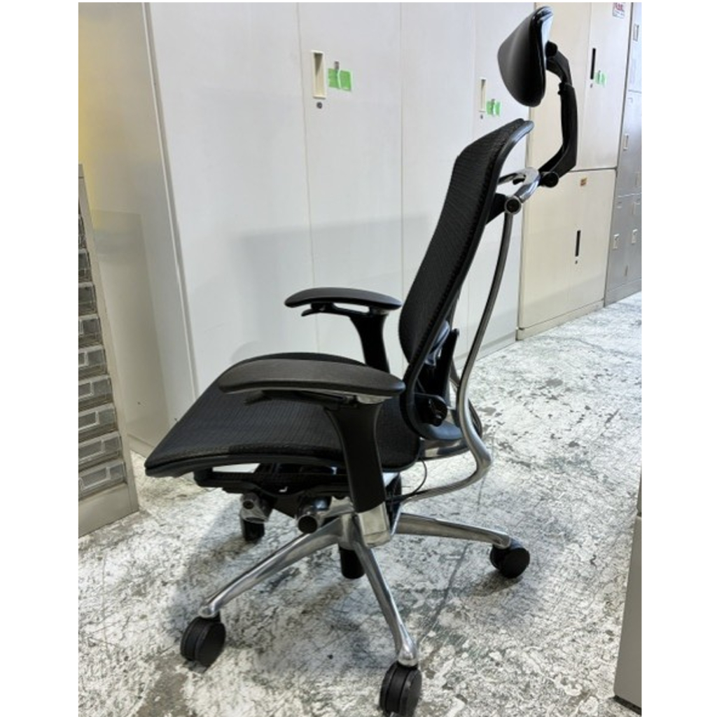 オフィスチェアコンテッサ肘付ブラック3