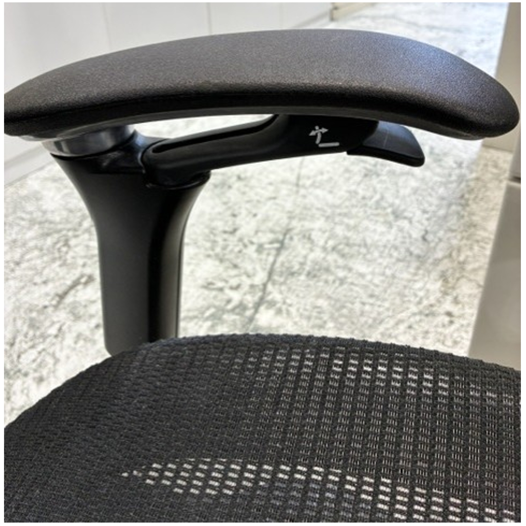 オフィスチェアコンテッサ肘付ブラック4