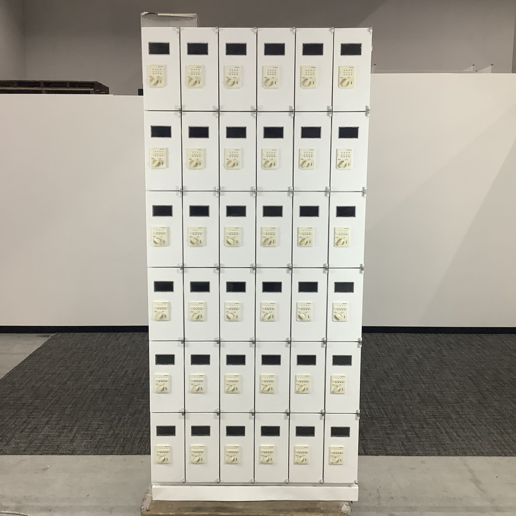 貴重品ロッカー 白6